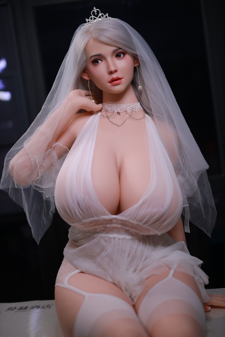 NanQian European Realistic Sex Doll, Huge Boobs, Ultra Soft Silicone 170 cm (5’6 ft) photo