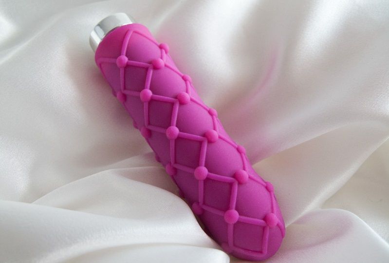 Designed for the perfect discretion no matter where you trav... Key - Charms Plush Vibe – Pink photo-7