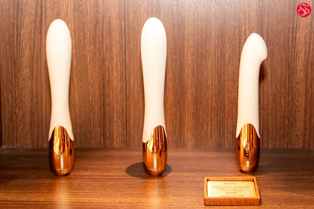 Kissky - Velvet Desire Pulsating Vibrator - Nude photo-4