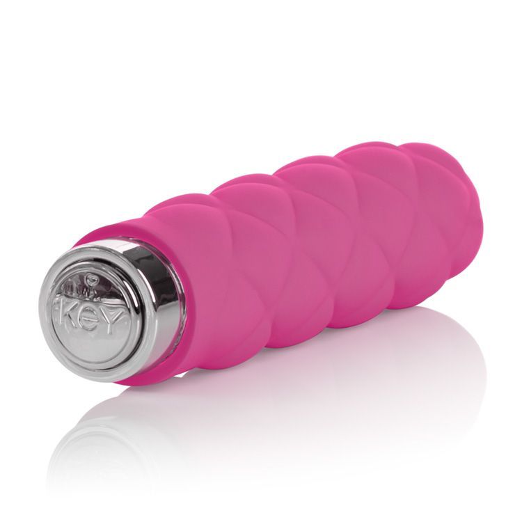 Designed for the perfect discretion no matter where you trav... Key - Charms Plush Vibe – Pink photo-6