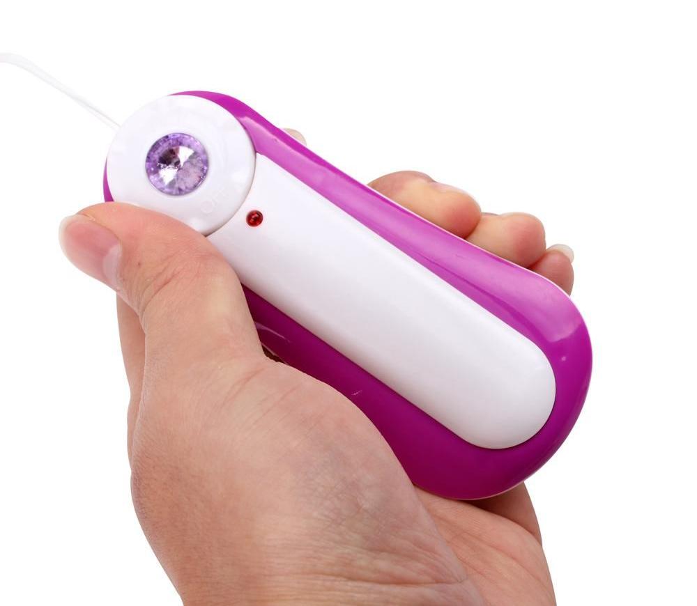 Material:PVC+ABS
Product Size:22cm Φ3.9cm
Product Weight... Chisa - JAMES DEEN 8.5″ Vibrating And Rotating Dildo - Flesh photo-3