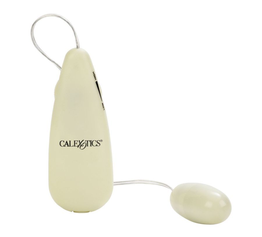 Feel the glow and illuminate new sensual sensations even in ... CEN - Pocket Exotics Glow-in-the-Dark Bullet - Green photo-3