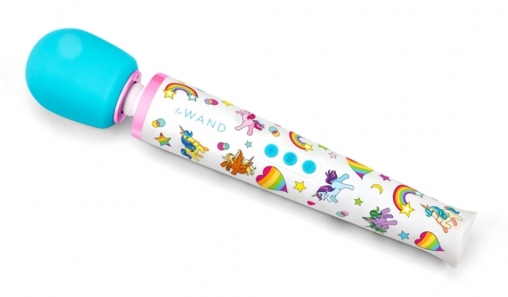 Get ready to enter a fantasyland of unicorns, rainbows, and ... Le Wand - Unicorn Wand Set photo-3