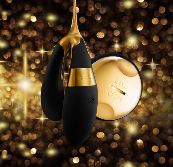 Sealed with a 24 karat gold kiss, this vibrating couples’ ma... Lelo - Tiani 24k Massager - Black photo-7