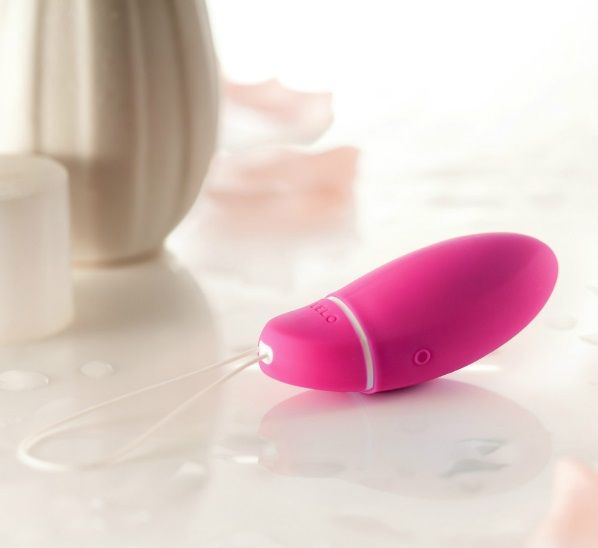 Meet the LUNA Smart Bead™, your very own personal pleasure t... Lelo - Luna Smart Bead Pelvic Trainer - Cerise photo-3