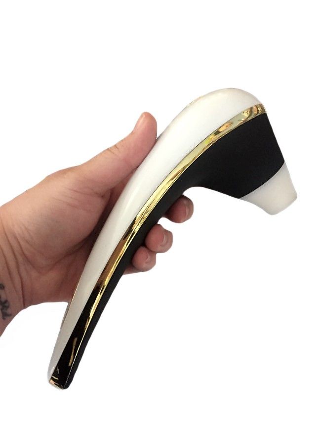 The new womanizer +size – even larger and therefore even... Womanizer - Plus Size - White Gold photo-7