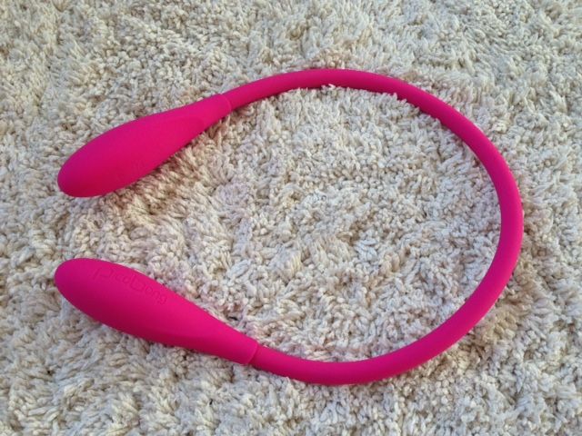 It´s a rabbit vibe, a clitoral massager, a cock-ring, a G-sp... PicoBong - Transformer - Cerise photo-14
