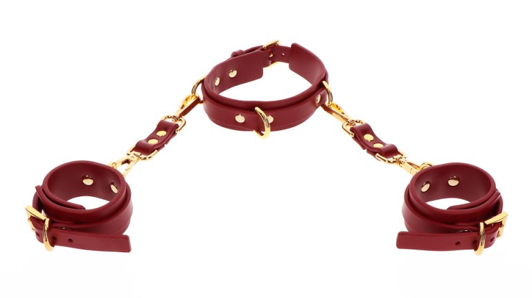 Wear the stylish TABOOM D-RING COLLAR DELUXE & WRIST CUFFS w... Taboom - D-Ring Collar w Wrist Cuffs - Red photo-3