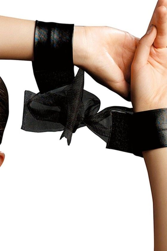 Leg Avenue - Halter Bra w Crotchless Thong and Restraints - Black photo-3