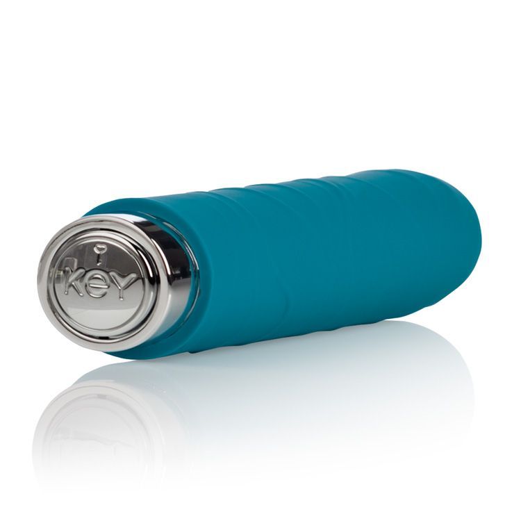 With five textured body safe silicone sleeves to choose from... Key - Charms Silk Vibe – Blue photo-2