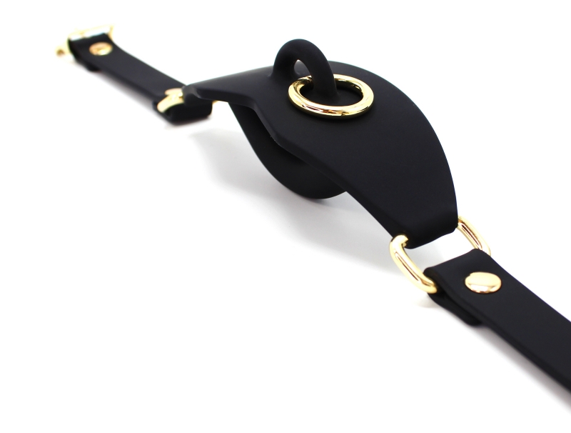 The all-black bite gag and leash handle are made of 100%... Roomfun - Silicone Locking Bit Gag w Chain - Black photo-4