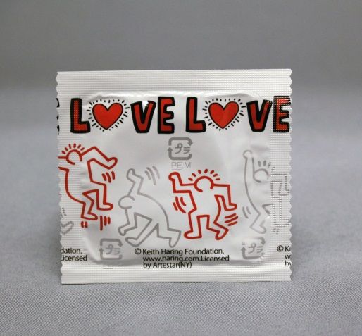 现在,我们最有必要说的东西就是“爱”。他的信息,传达到现今世代所有人的心。特多的凸点加上一段收窄波浪型设计,于男性最敏感... Sagami - Keith Haring 联名安全套 10片装 照片-3