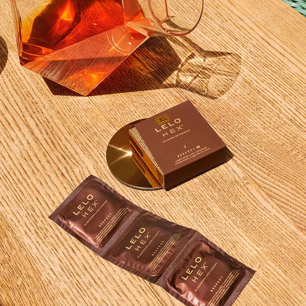 专为追求更宽松贴合与极致舒适而设,HEX - Respect XL 贴身防滑设计乳胶避孕套加大码结合加大尺寸与创... HEX - Respect XL 贴身防滑设计乳胶避孕套加大码 - 3片装 照片-4