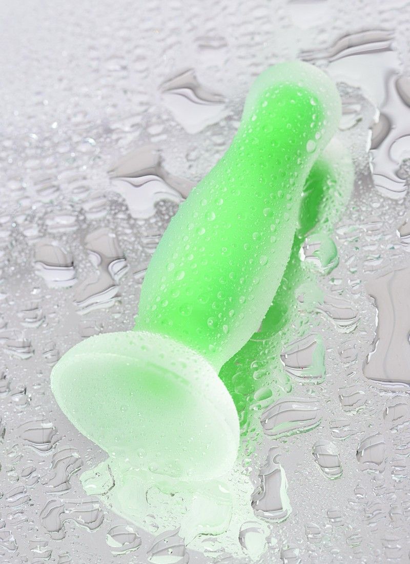 Glowing in the dark Mortimer Glow is your chance to go beyon... Beyond - Mortimer Glow Anal Plug - Green photo-9