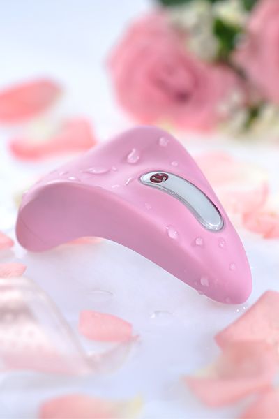 Better than Chocolate is Nomi Tang’s first product, an red-d... Nomi Tang - Better than Chocolate Massager - Sakura photo-3