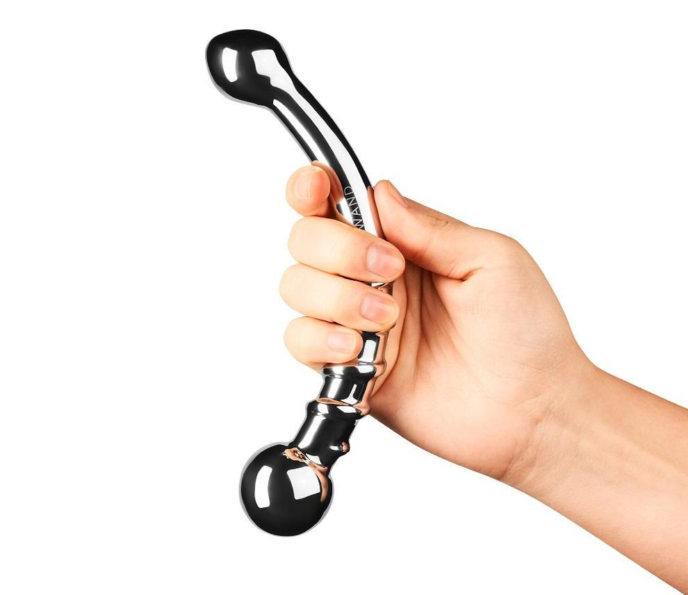 Induce deep toe-curling orgasms with the Le Wand Bow. A beau... Le Wand - Bow Steel Wand photo-2