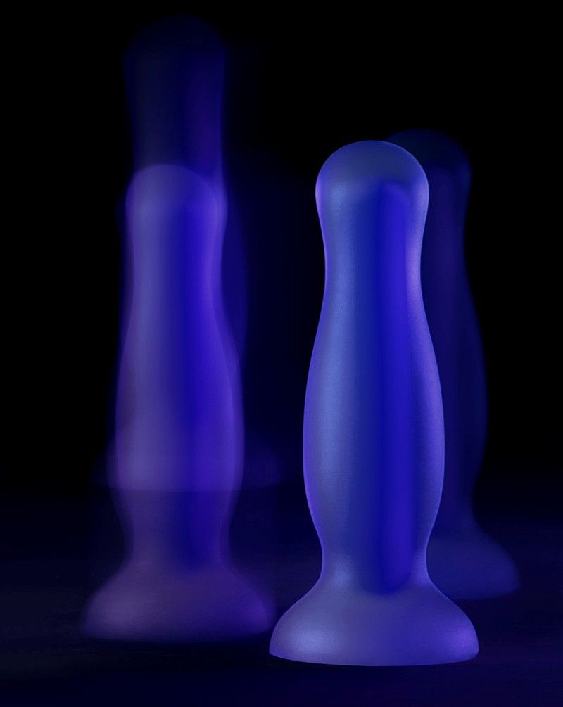 Glowing in the dark Cain Glow is your chance to go beyond re... Beyond - Kyle Glow Anal Plug - Blue photo-6