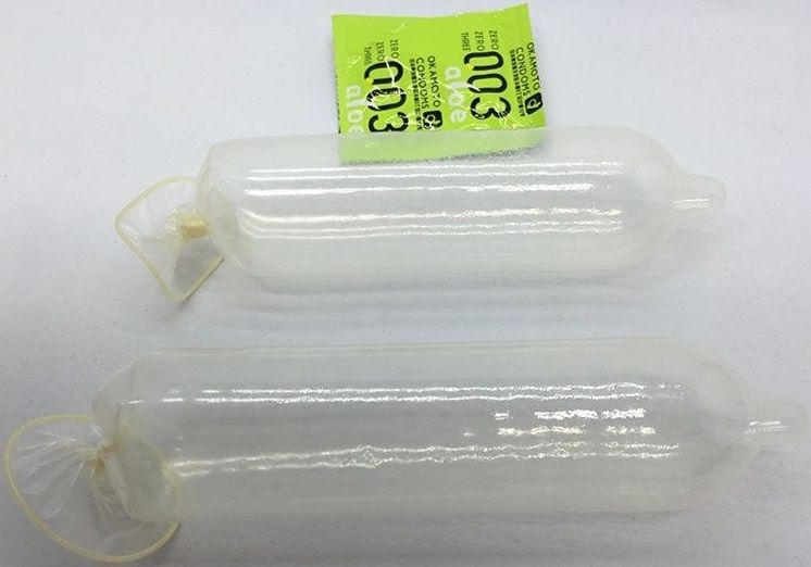 继承零零三的超薄工艺,此产品加入芦荟润滑剂,触摸过后,你必定为它过分的薄而吃惊!而且,因为是采用由芦荟内提取的物质配合水... Okamoto - 0.03 芦荟 10个装 照片-4