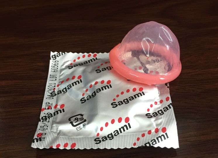 实在太贴身,甚至感受不到套子已经戴上!按照男性器官形状制作的安全套,世界首创上下非对称式的形状。因为超贴身,太完美,所以... Sagami - 魔幻帽子 5片装 照片-2