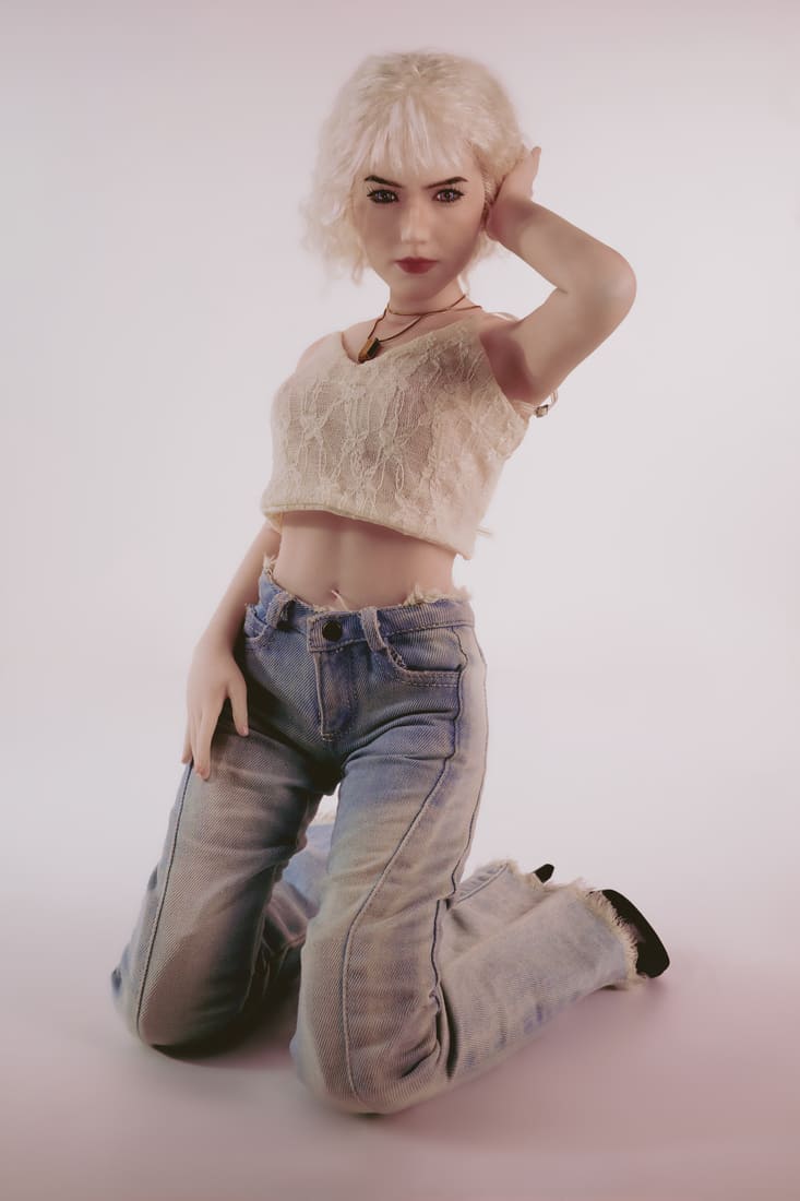 Tara 迷你微乳熟女 超柔軟矽膠身體仿真性愛娃娃 60cm 照片