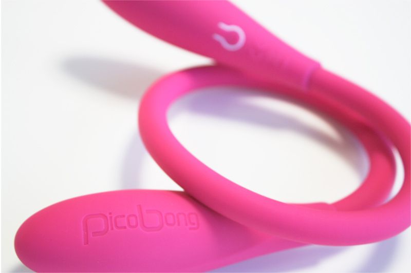 It´s a rabbit vibe, a clitoral massager, a cock-ring, a G-sp... PicoBong - Transformer - Cerise photo-9