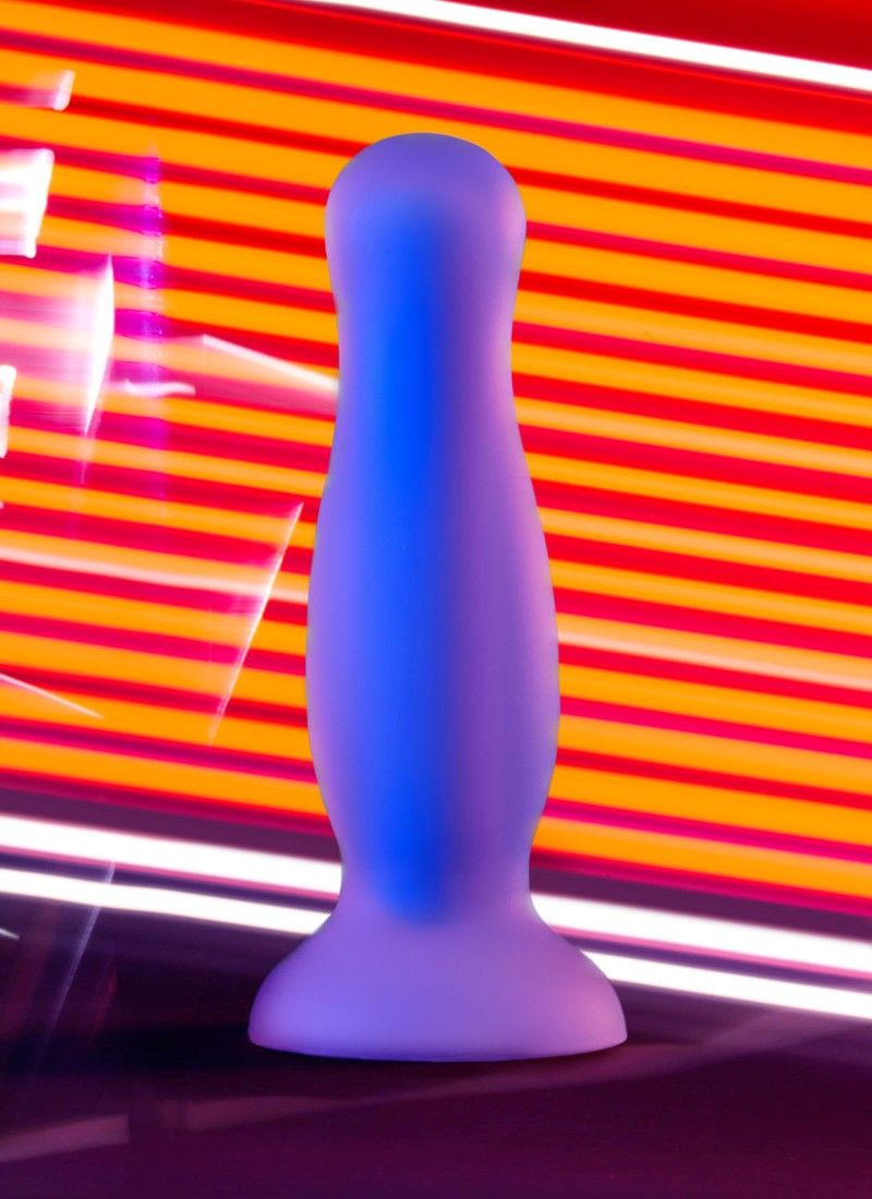 Glowing in the dark Cain Glow is your chance to go beyond re... Beyond - Kyle Glow Anal Plug - Blue photo-7
