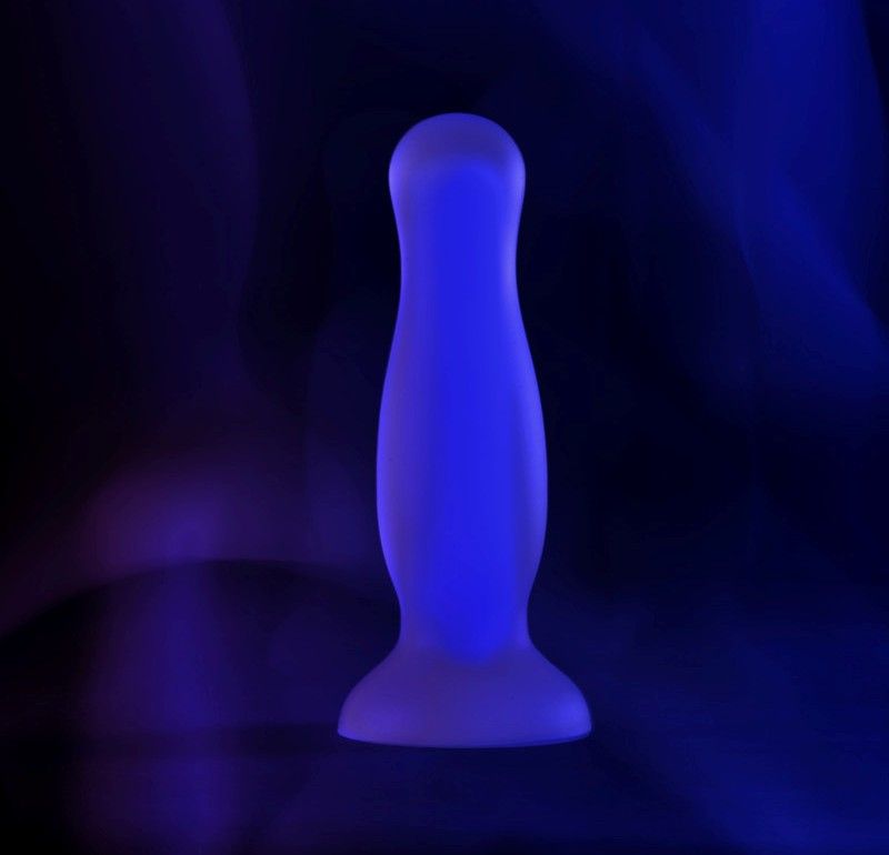 Glowing in the dark Cain Glow is your chance to go beyond re... Beyond - Kyle Glow Anal Plug - Blue photo-8