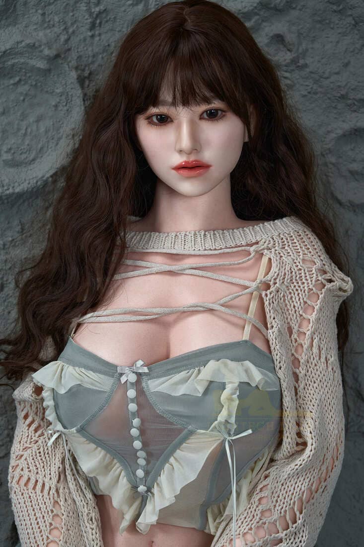 Xia 丰满身材超巨乳中式情少女 精致妆容超柔软矽胶仿真性爱娃娃 165 cm 照片