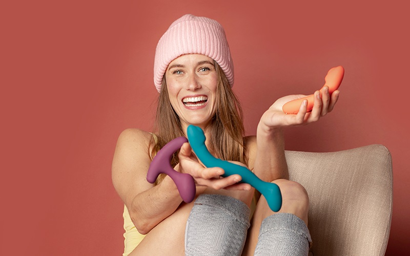 Sway warms to 104° F / 40° C, just above body temp for enhan... Lora DiCarlo - Sway Dual Warming Vibro Massager - Teal photo-17