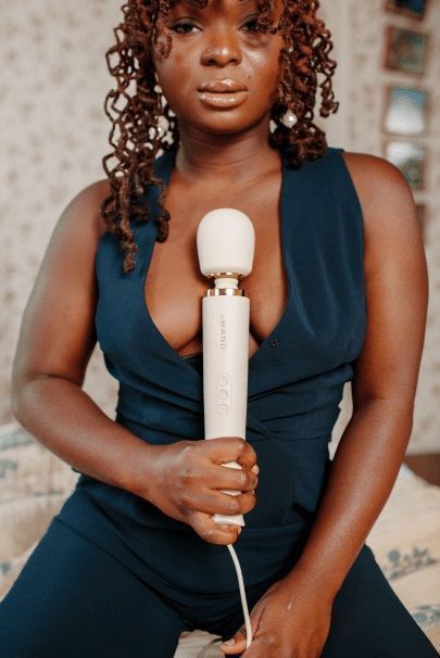 Classic makes a comeback! We took our award-winning OG wand ... Le Wand - Plug-In Massager - Cream photo-4