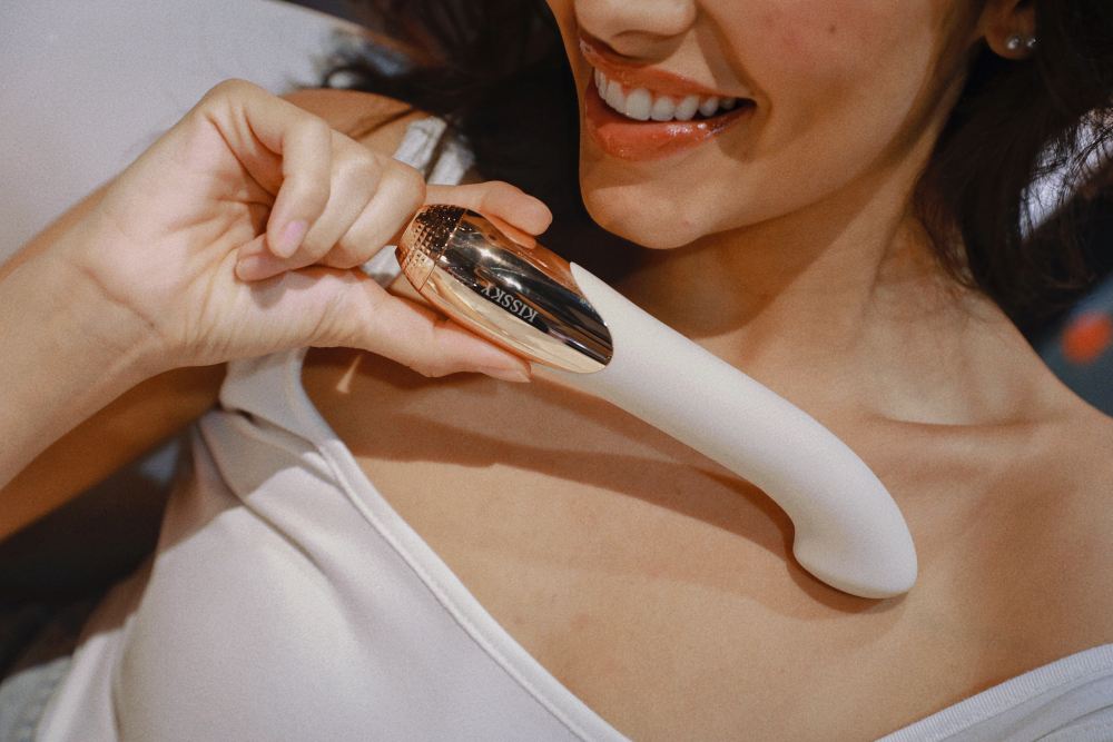 Kissky - J. Hunter Beast G-Spot Vibrator - Nude photo-5