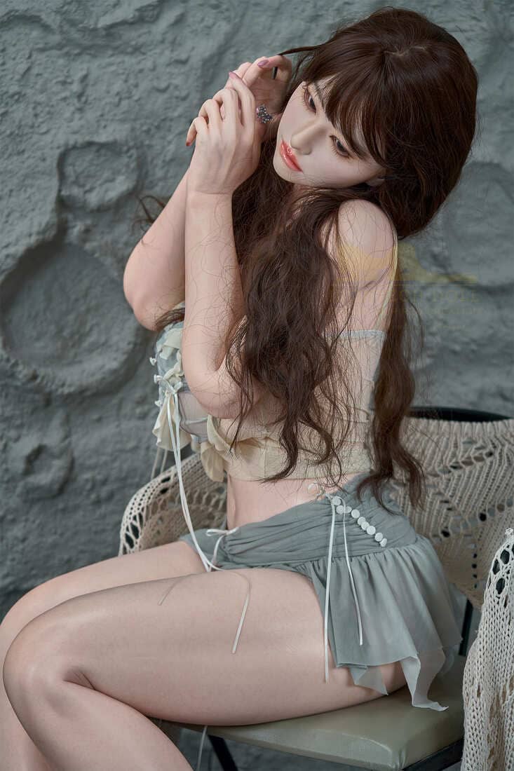 Xia 丰满身材超巨乳中式情少女 精致妆容超柔软矽胶仿真性爱娃娃 165 cm 照片