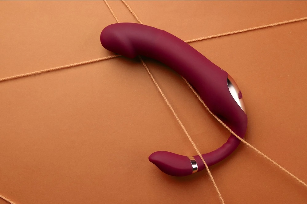 This Bendable Vibrating Strapless Strap-on is designed to pr... Loveline - Vibro Strapless Strap-On - Red photo-7