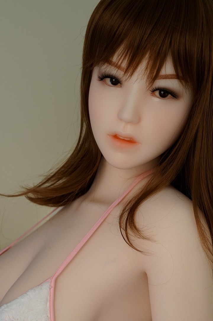 Risako 亚洲真实感实体娃娃，曲线身材，超软硅胶材质，160cm (5’2 ft) 照片