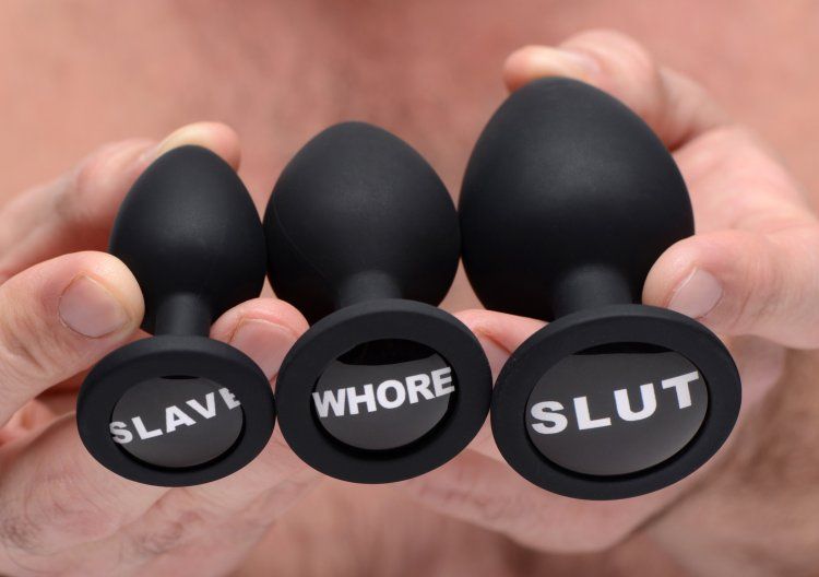 The Dirty Words Anal Plug set includes 3 different sizes of ... Master Series - Dirty Words Anal Plug Set - Black photo-5