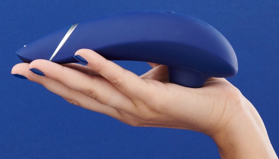 我們想通知您,適用於 Wow Tech 產品(ROMP、Womanizer、We-Vibe、Arcwave)的充電器適配... Womanizer - Premium 陰蒂吸啜器 - 藍色 照片-5