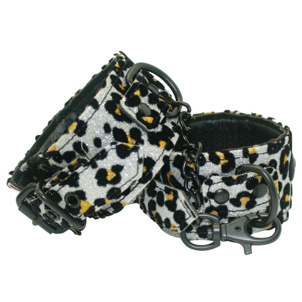 This bondage kit has everything to reenact your fantasies. Q... Aphrodisia - Bondage kits-Silver Leopard Line SM Set photo-3
