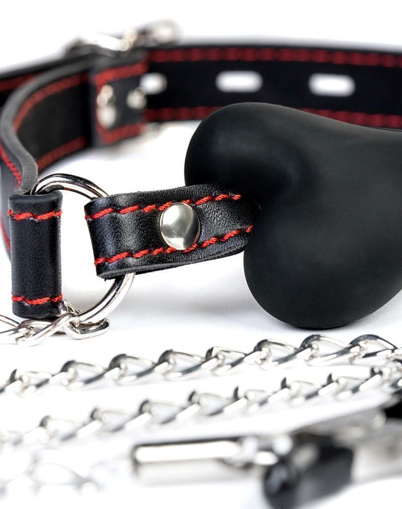 The silicone gag on the PU-leather strap makes it impossible... Theatre - Bit Bone Gag w Nipple Clamps - Black photo-5