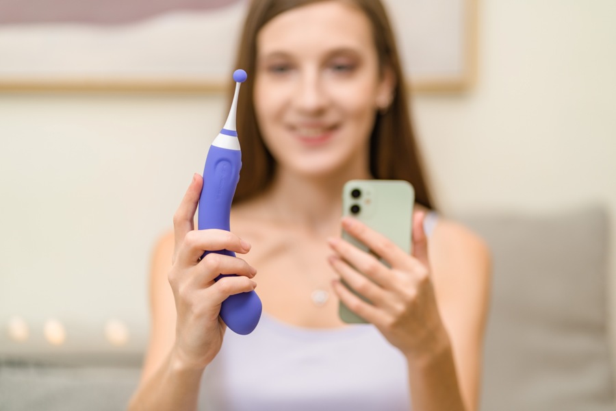 Hyphy is a dual-end high-frequency vibrator for instant orga... Lovense - Hyphy Dual-End Vibrator photo-2