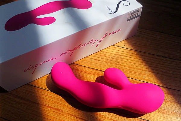 This romantic vibrator has so much more to offer than simple... Swan - The Swan Princess Vibrator - Pink photo-5