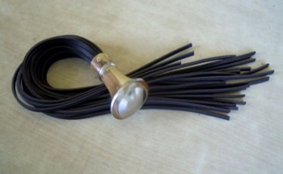 Zorbo - Designer Regular Handle With Saddle Leather Flogger 1 photo