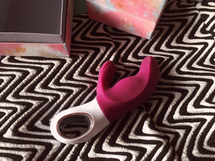MiSS Bi – DER Vibrator combines phenomenal clitoris stimulat... Fun Factory - Miss Bi - Grape/White photo-9