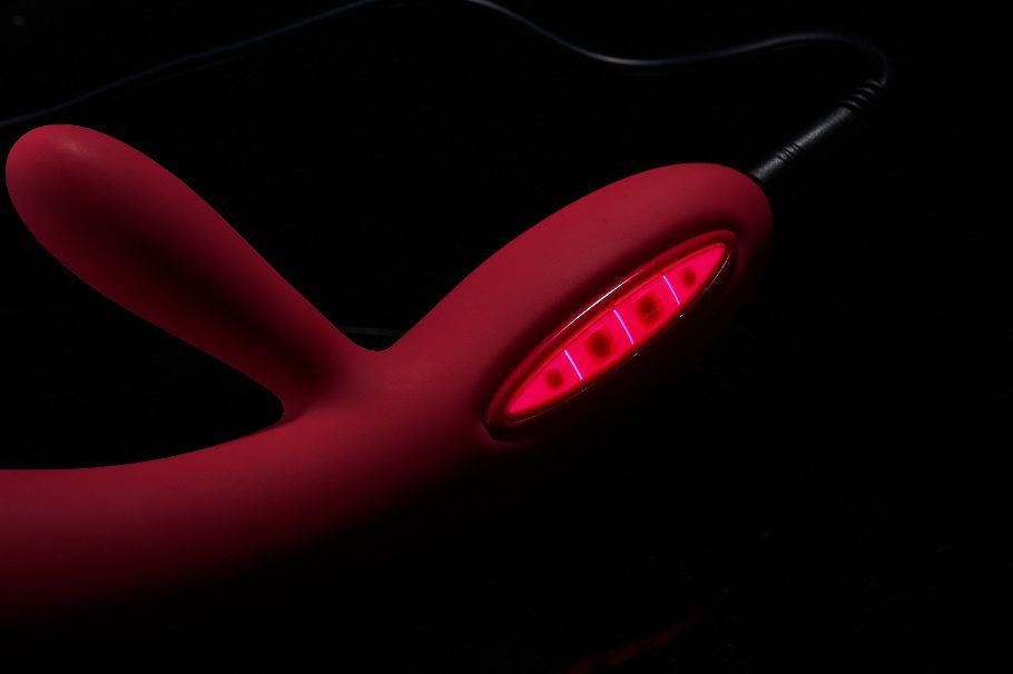 Lester has a SVAKOM intelligent mode which highly imitates t... SVAKOM - Lester Heating Rabbit - Wine Red photo-10