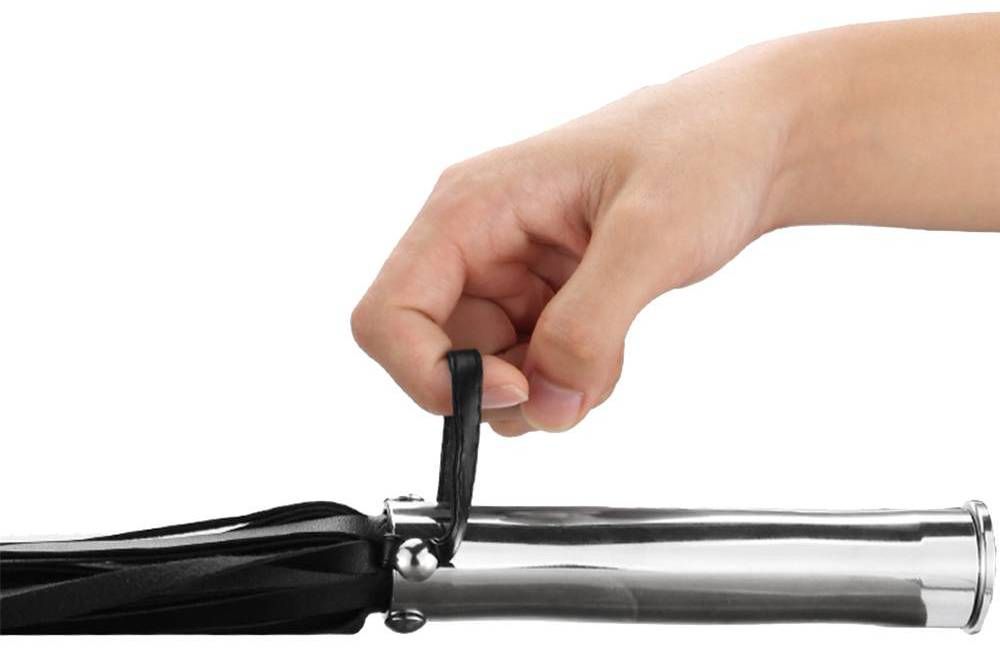 MT - Whip w Metal Plug - Black photo-3