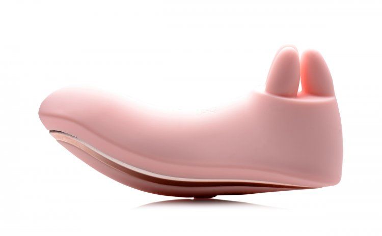 This rechargeable clitoral vibrator allows you to target you... Inmi - Fondle Vibrating Clit Massager - Pink photo-4