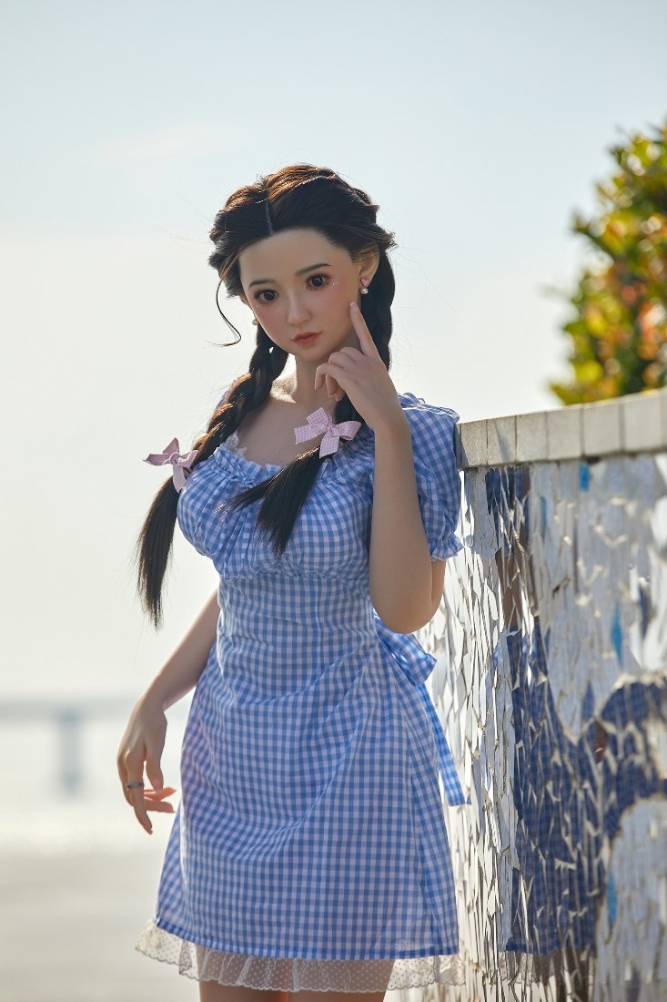 Sherry 亞洲曲線真實感實體娃娃，C罩杯，超軟硅膠材質，150cm (4’9 ft) 照片