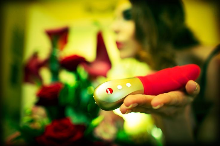 Designed to pamper her erogenous zones, the FLORA MiniVIBRAT... Fun Factory - Vibe Flora - India Red photo-10