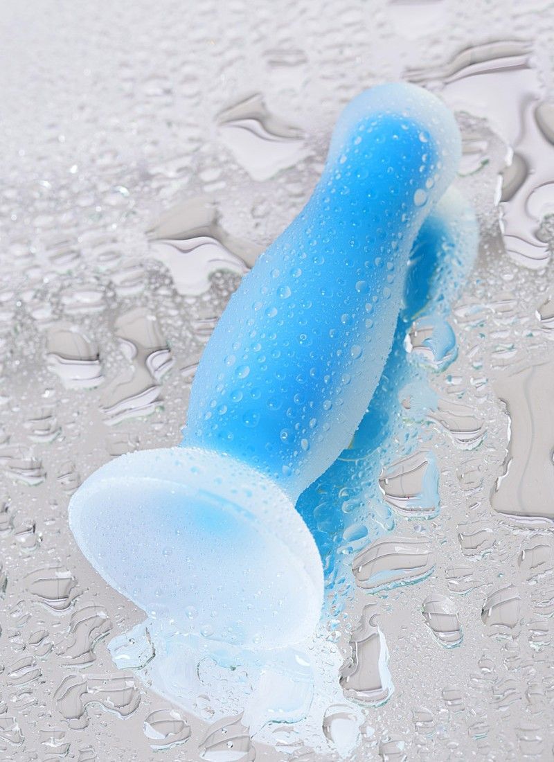 Glowing in the dark Cain Glow is your chance to go beyond re... Beyond - Kyle Glow Anal Plug - Blue photo-9