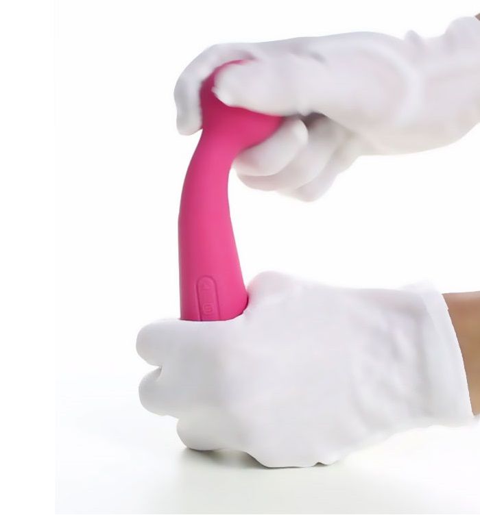 Mini Emma is a powerful smaller version of our popular wand ... SVAKOM - Mini Emma Wand Vibrator - Plum Red photo-5