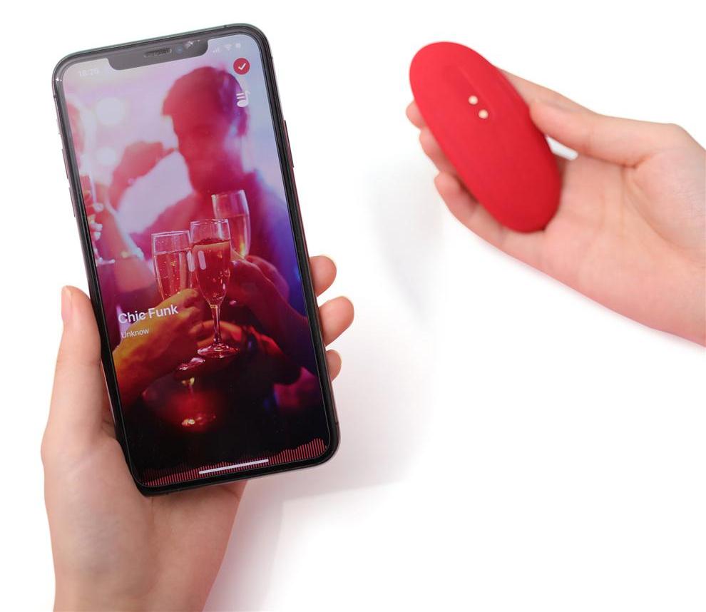 A smart clock panty vibrator. Set the time, slide Magic Nyx ... Magic Motion - Nyx Panty Vibe photo-2